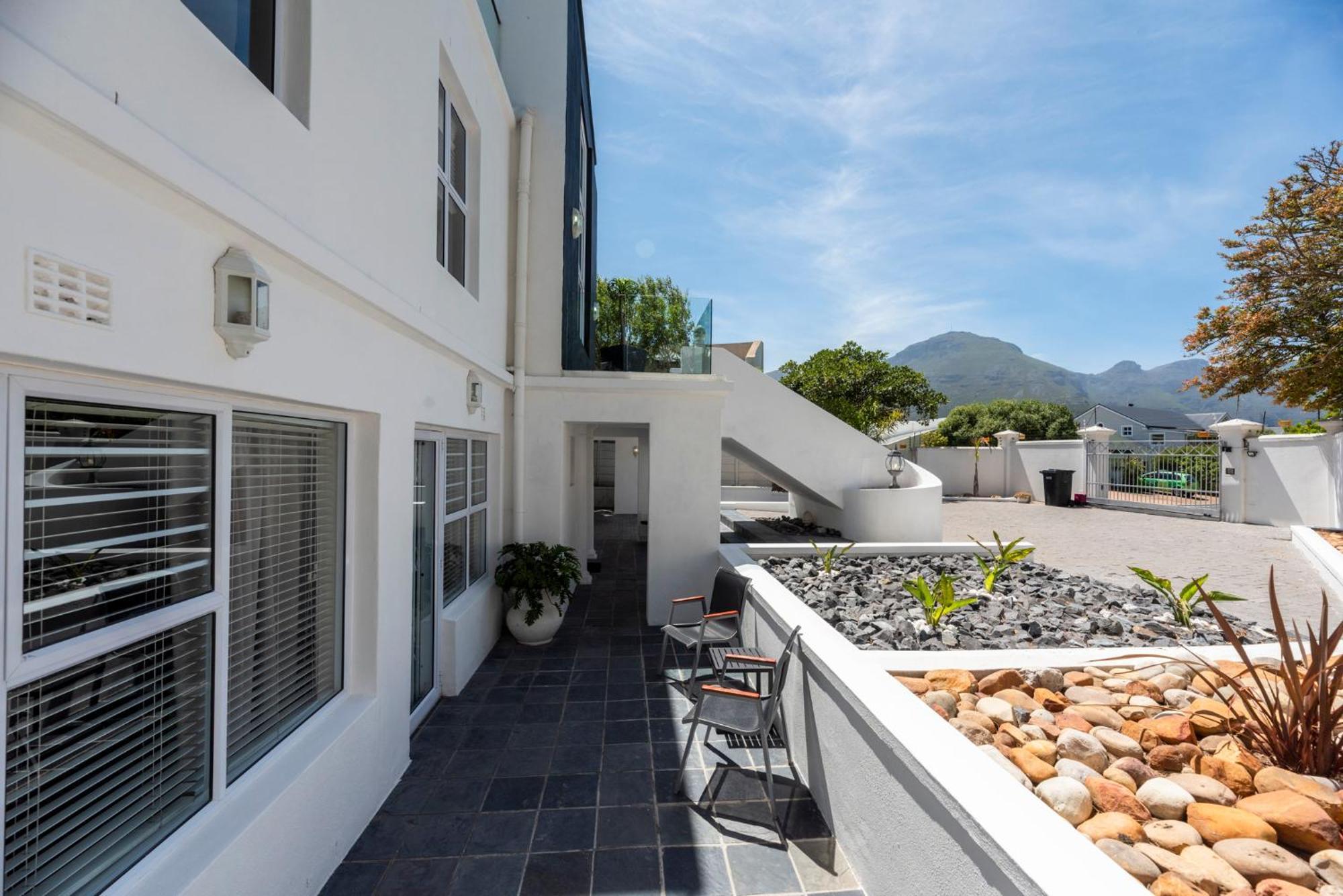 Bed And Breakfast Villa Livadia Cape Town Exterior photo
